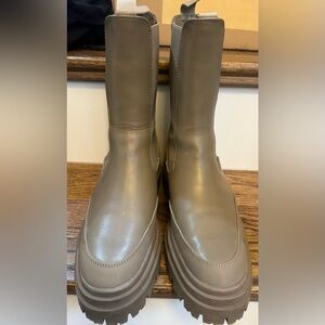 Women’s platform boots